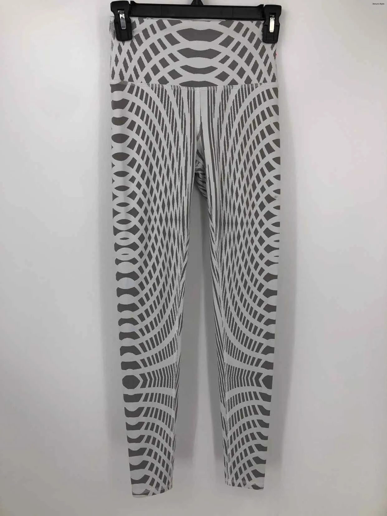 ALO White and Gray Groovy Patterned Leggings, Activewear Bottoms - Size XS