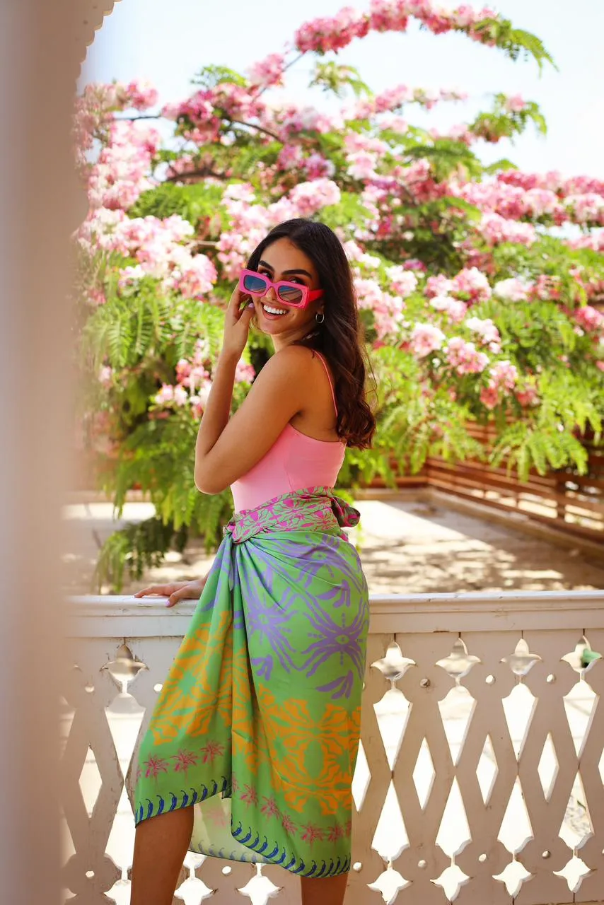 Bubble Gum Sarong In Bright Green