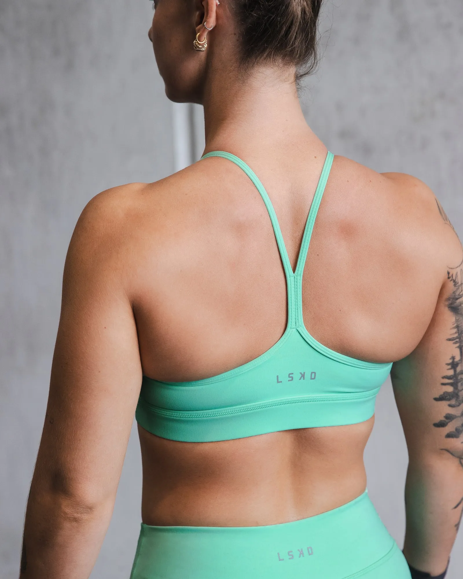 Lift High Neck Sports Bra - Cockatoo