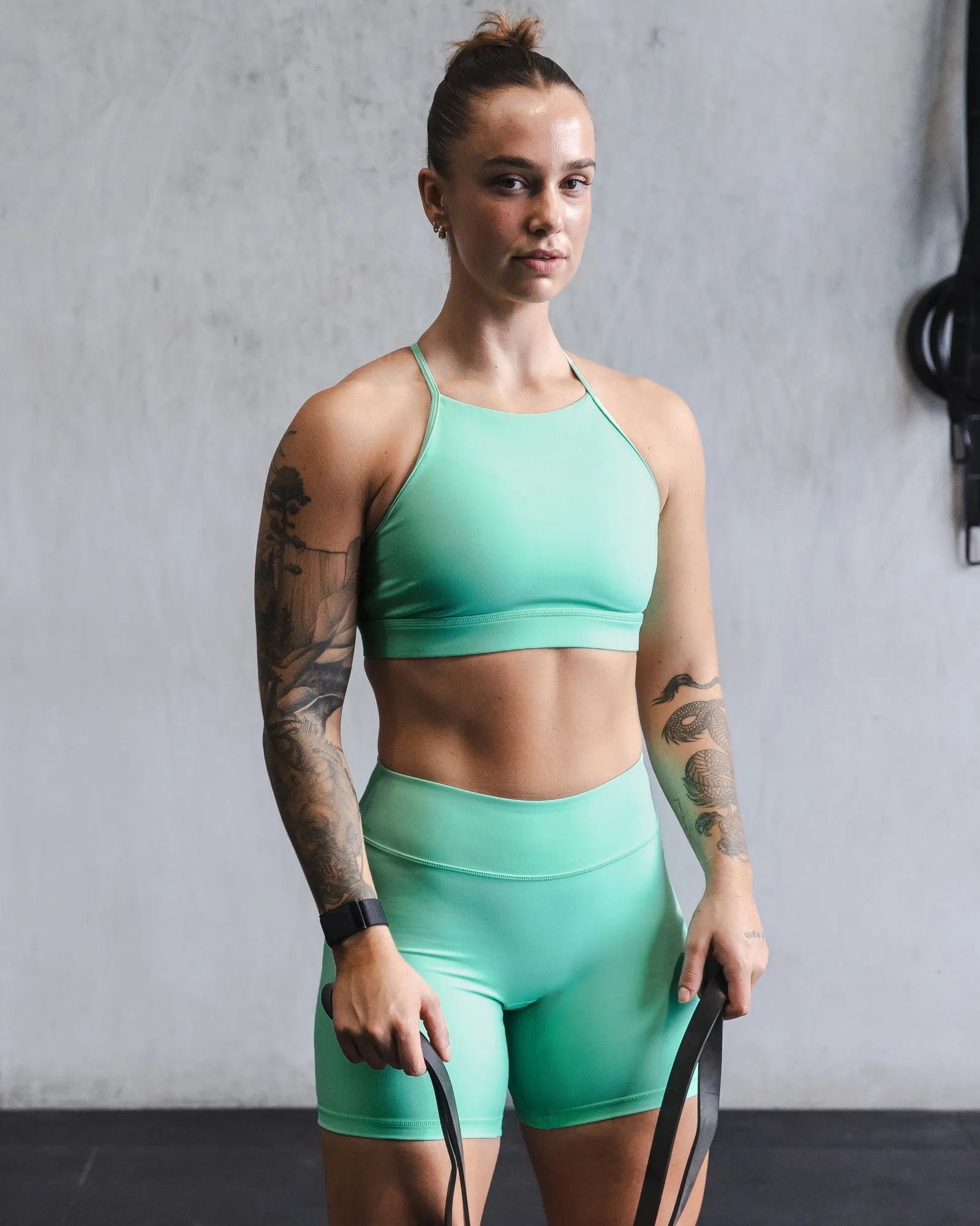 Lift High Neck Sports Bra - Cockatoo